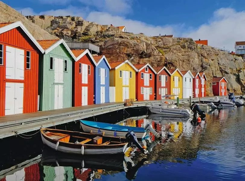 Ravensburger Colourful Houses In Sweden 100 XL Piece Jigsaw Puzzle Toys