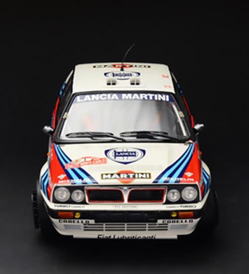 ITALERI 1:12 1/12 Lancia Delta HF Integrale MODEL CAR KIT 4709