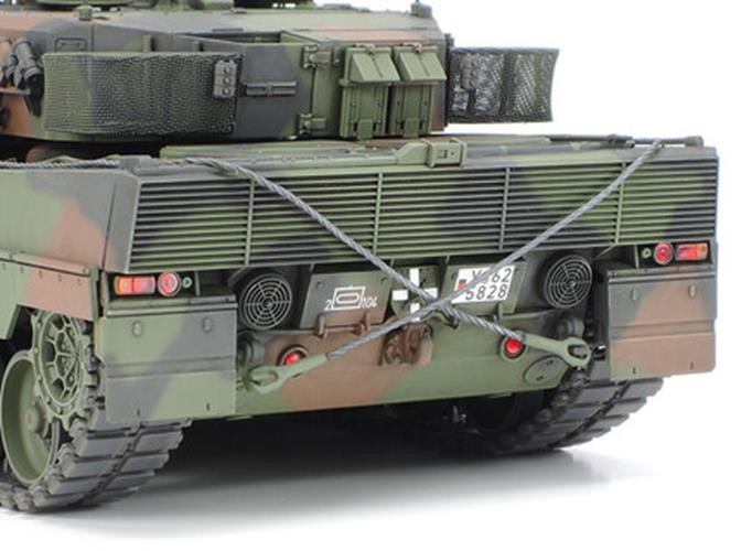 Tamiya 1/35 Leopard 2 A6 Main Battle Tank 35271 1:35 Scale model Kit