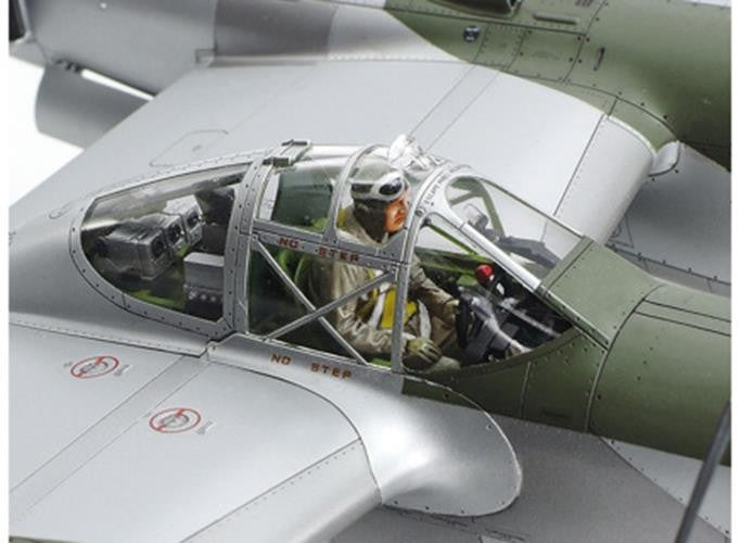 Tamiya 1/48 1 :48 Lockheed P-38 J Lightning SCALE MILITARY MODEL 61123