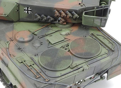 Tamiya 1/35 Leopard 2 A6 Main Battle Tank 35271 1:35 Scale model Kit