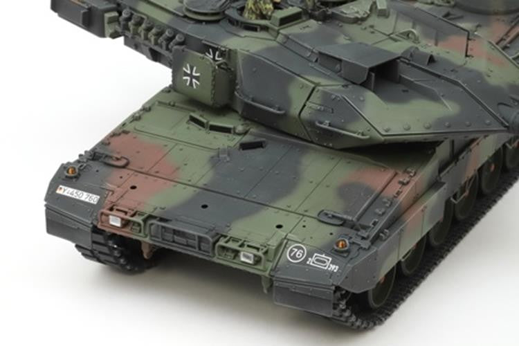 Tamiya 1/35 Leopard 2 A7Vb 35387 1:35 Scale model military Tank