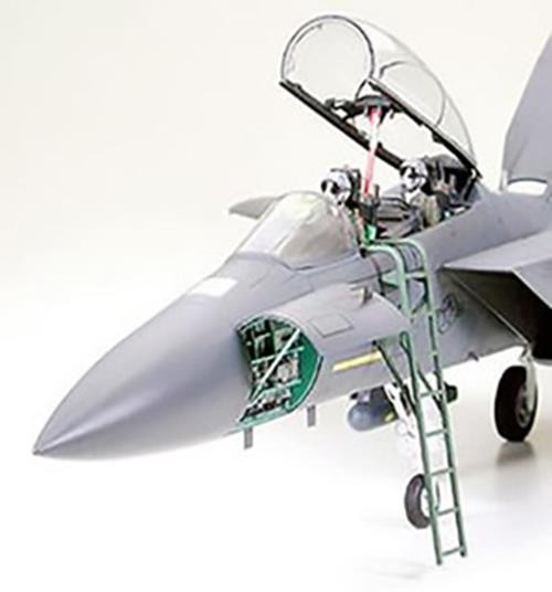 Tamiya Boeing F-15E STRIKE EAGLE 60312 model aircraft kit 1:32 scale