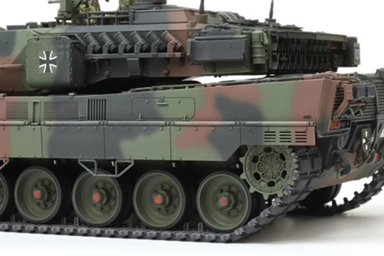 Tamiya 1/35 Leopard 2 A7Vb 35387 1:35 Scale model military Tank