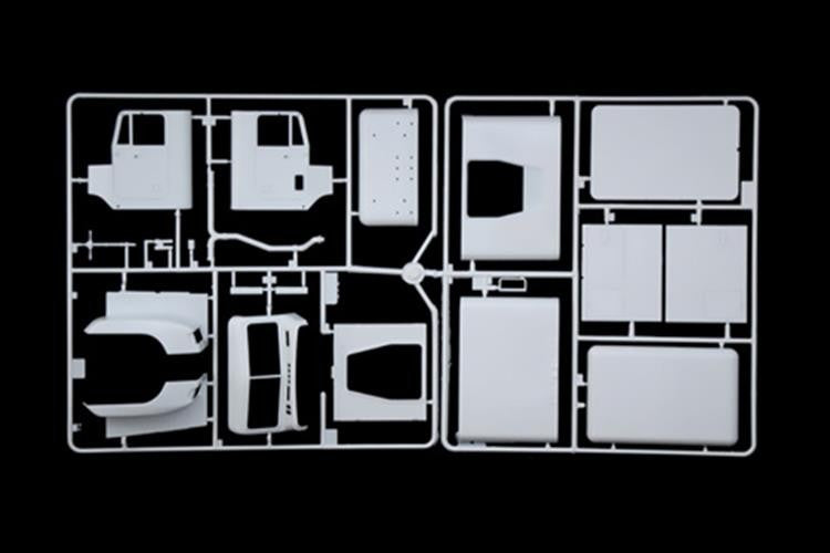 ITALERI 1:24 1/24 FREIGHTLINER FLD 120 SPECIAL SCALE MODEL KIT 3925