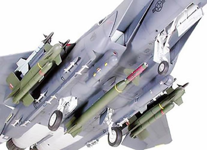 Tamiya Boeing F-15E STRIKE EAGLE 60312 model aircraft kit 1:32 scale